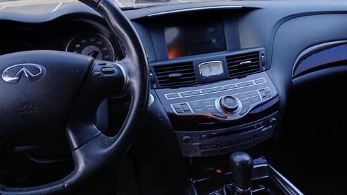 Black 2011 INFINITI M37x Base