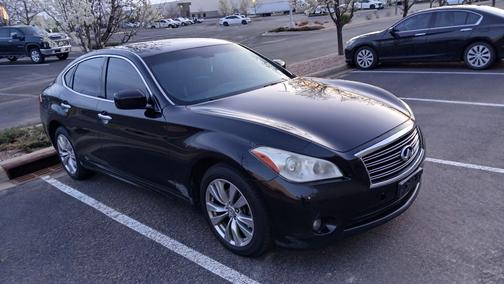 Black 2011 INFINITI M37x Base