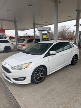 White 2015 Ford Focus SE