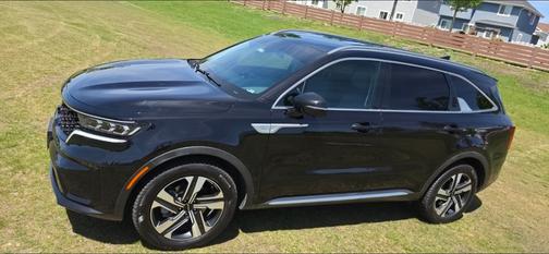 Black 2022 Kia Sorento Plug-In Hybrid SX Prestige
