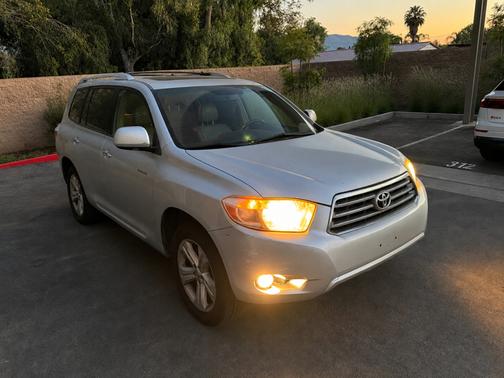 Silver 2010 Toyota Highlander Limited