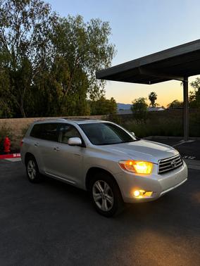 Silver 2010 Toyota Highlander Limited