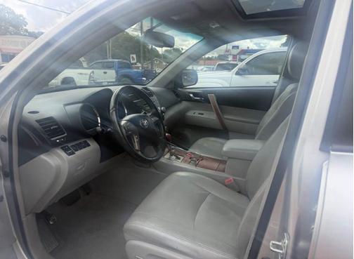 Silver 2010 Toyota Highlander Limited