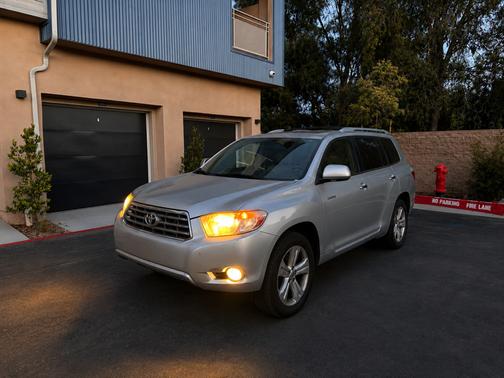 Silver 2010 Toyota Highlander Limited