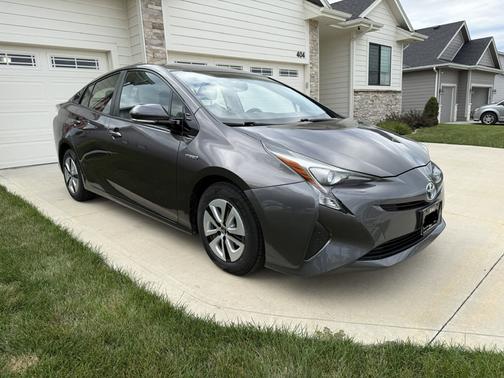 Gray 2016 Toyota Prius Four