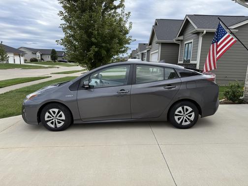 Gray 2016 Toyota Prius Four
