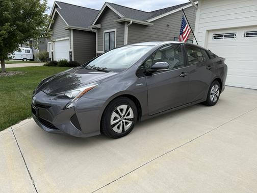 Gray 2016 Toyota Prius Four