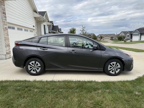 Gray 2016 Toyota Prius Four