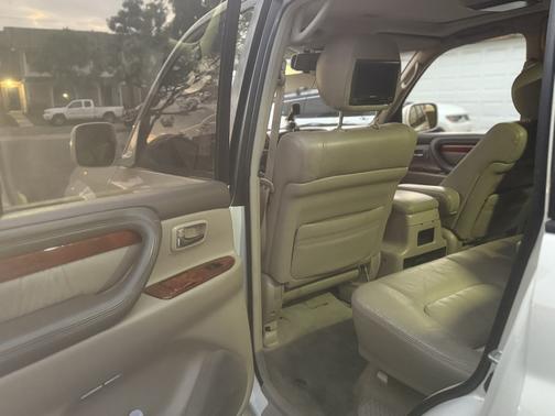 2000 Lexus LX 470 Base