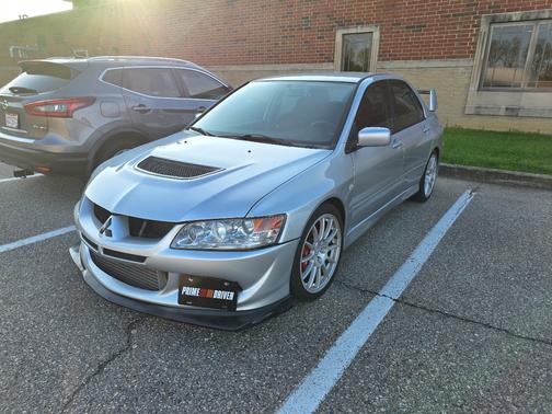 Silver 2004 Mitsubishi Lancer Evolution VIII