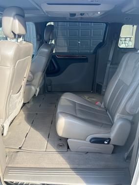 2016 Chrysler Town & Country Limited Platinum