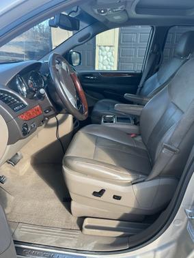 2016 Chrysler Town & Country Limited Platinum