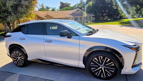 White 2023 Lexus RZ 450e Premium AWD w/20" Wheels