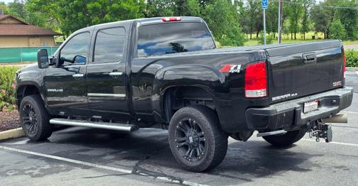 Black 2013 GMC Sierra 2500 Denali