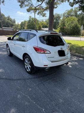 White 2014 Nissan Murano LE