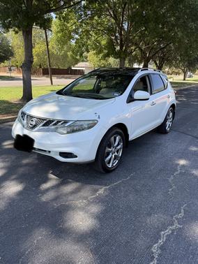 White 2014 Nissan Murano LE