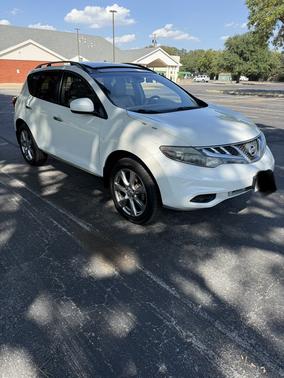 White 2014 Nissan Murano LE