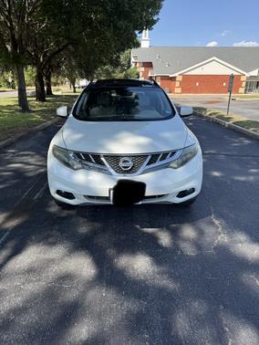 White 2014 Nissan Murano LE
