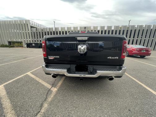 Photo 3 of 16 of 2019 RAM 1500 Laramie
