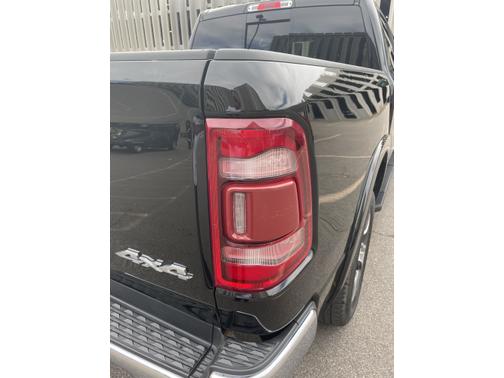 Photo 4 of 16 of 2019 RAM 1500 Laramie