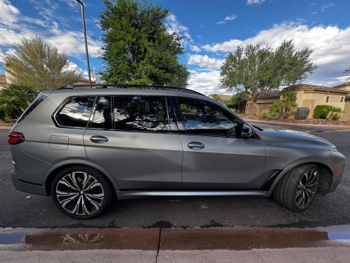 2023 BMW X7 M60i