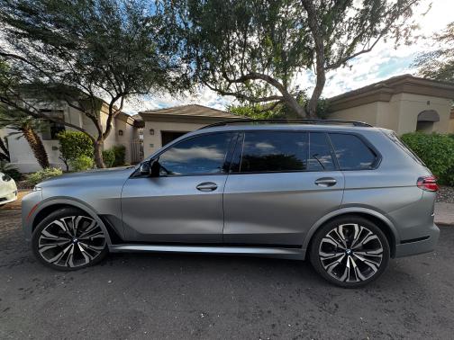 2023 BMW X7 M60i