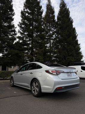 2017 Hyundai SONATA Hybrid Limited