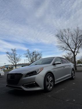 2017 Hyundai SONATA Hybrid Limited