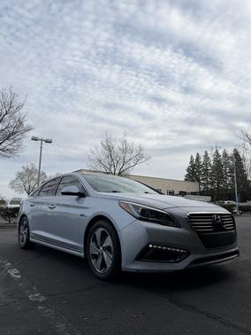 2017 Hyundai SONATA Hybrid Limited