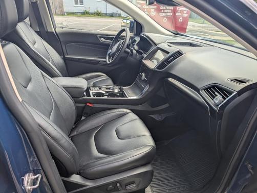 Green 2020 Ford Edge Titanium