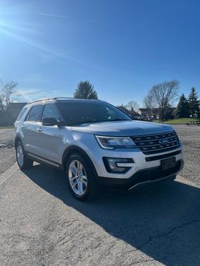 Silver 2016 Ford Explorer XLT