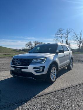 Silver 2016 Ford Explorer XLT