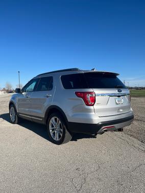 Silver 2016 Ford Explorer XLT