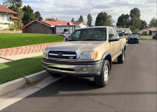 Gold 2002 Toyota Tundra SR5