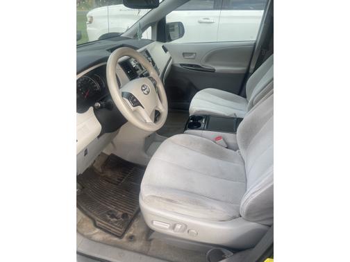 2013 Toyota Sienna LE