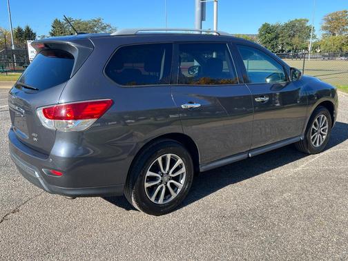 Gray 2013 Nissan Pathfinder SV