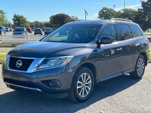 Gray 2013 Nissan Pathfinder SV