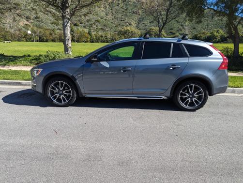 2016 Volvo V60 Cross Country T5 Platinum