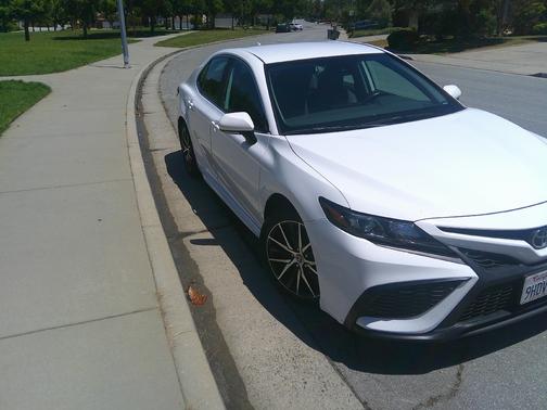 White 2023 Toyota Camry SE