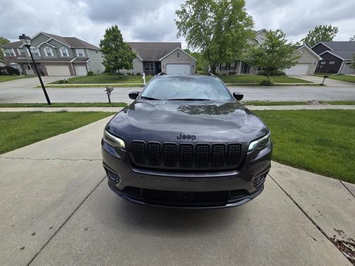 2023 Jeep Cherokee Altitude Lux