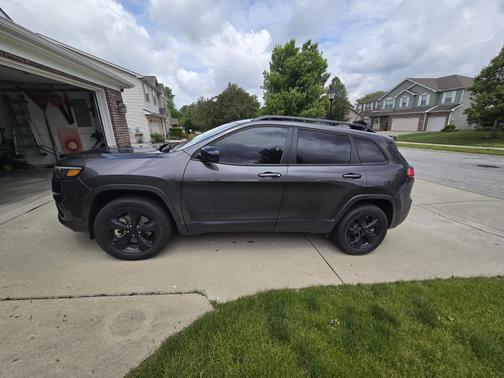 2023 Jeep Cherokee Altitude Lux