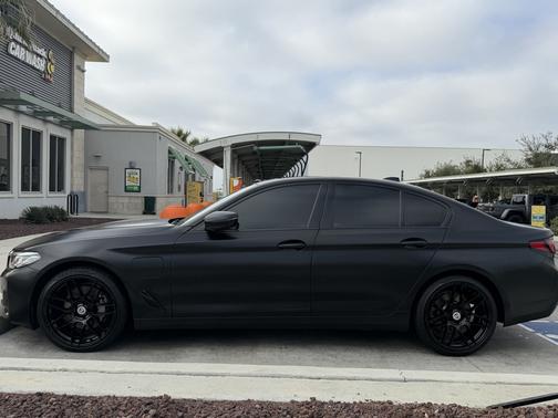 Black 2022 BMW 530e Base