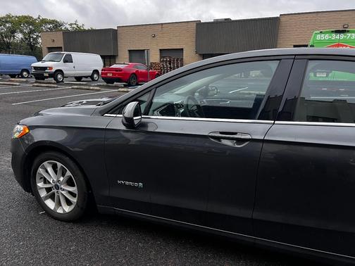Gray 2019 Ford Fusion Hybrid SE