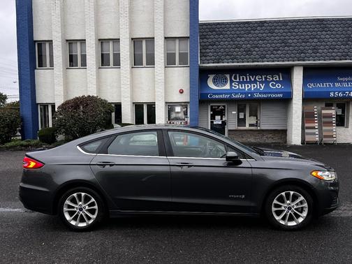Gray 2019 Ford Fusion Hybrid SE
