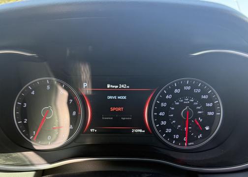 White 2020 Genesis G70 3.3T