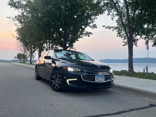 Black 2018 Chevrolet Malibu LT