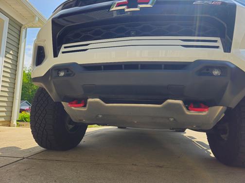 White 2023 Chevrolet Colorado ZR2