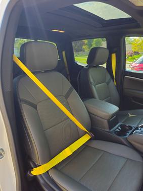 White 2023 Chevrolet Colorado ZR2
