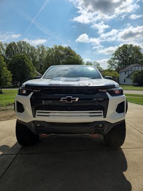 White 2023 Chevrolet Colorado ZR2