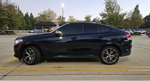 2022 BMW X6 M50i